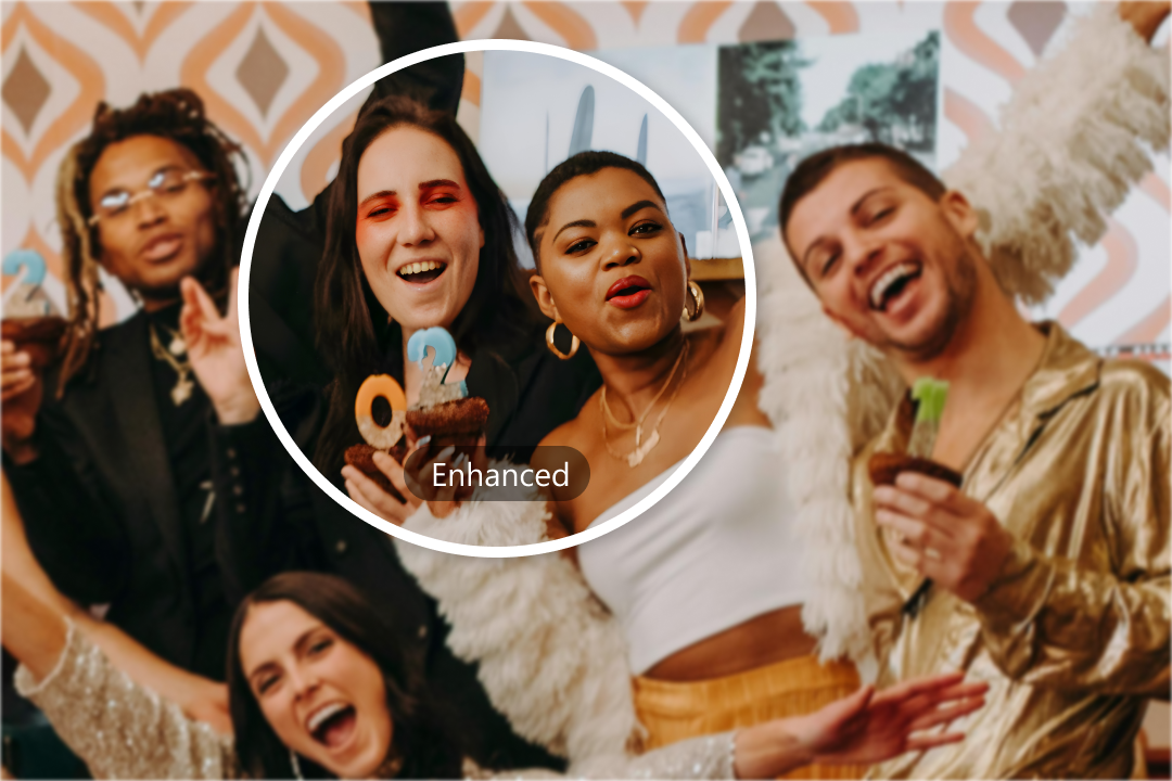 stand_out_in_group_photos